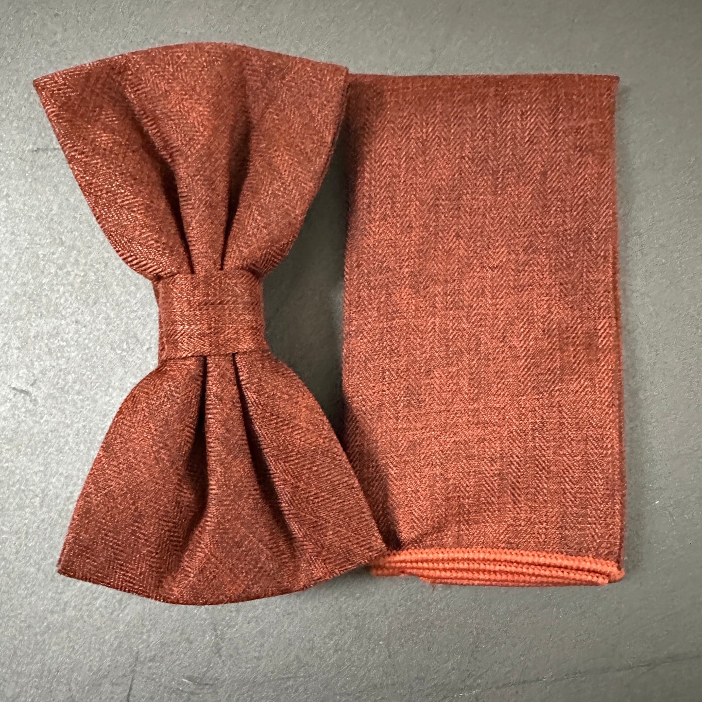 Burnt orange men's tie, bow tie, and pocket square set – perfect for weddings, groomsmen, and formal events. Ideal gift for men, with free gift wrapping available.