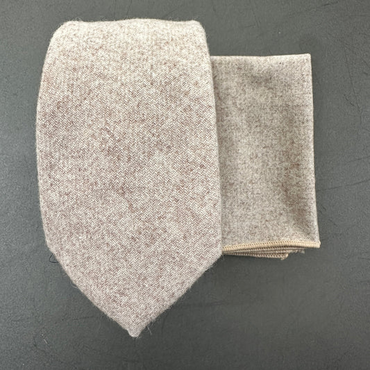 A cream wool tie and pocket square set ideal for mens gifts and groomsmen gifts. The set comes with free gift wrap.