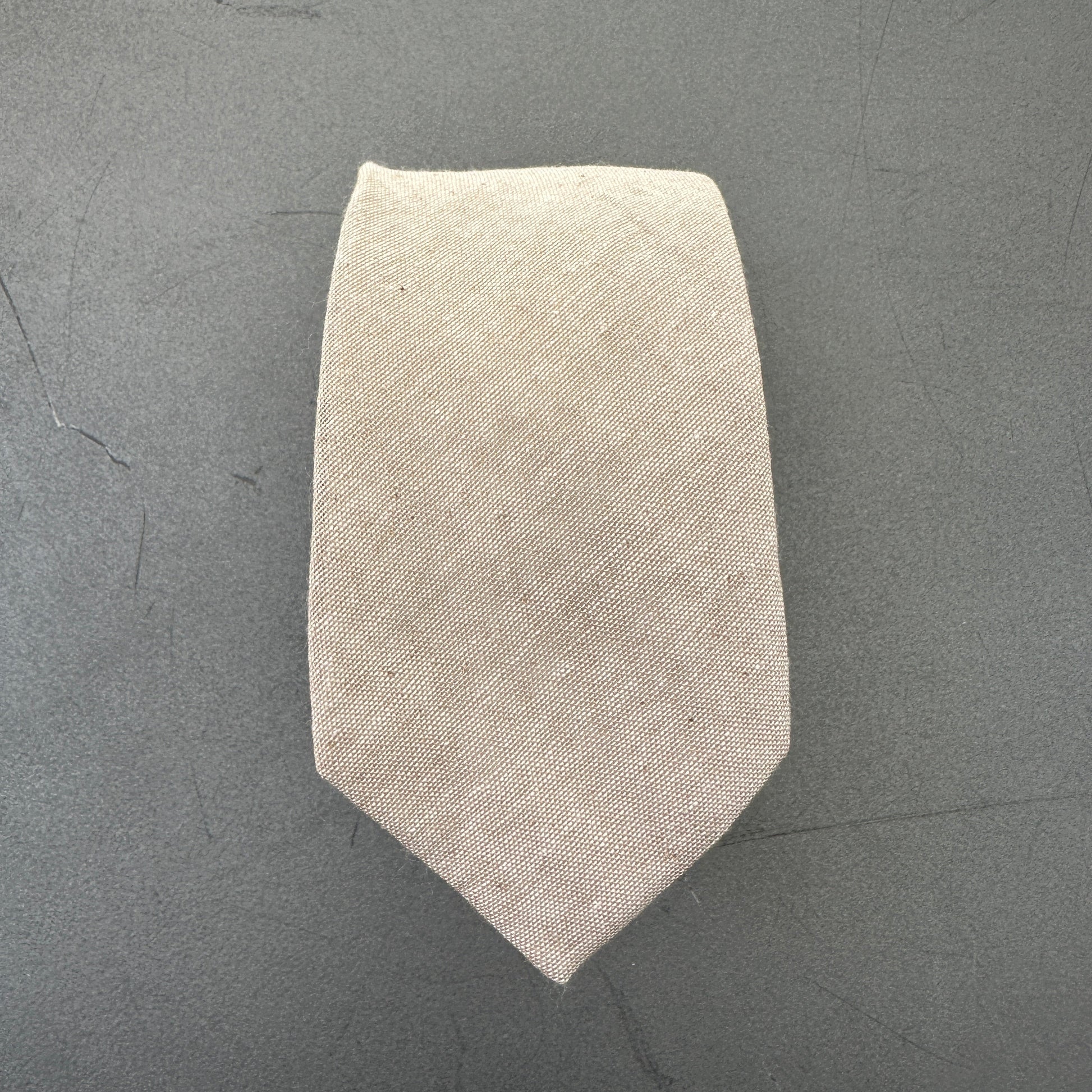 Men's spruce beige linen tie and pocket square – perfect for groomsmen.