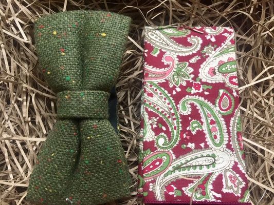 A moss green wool bow tie and a burgundy paisley pocket square. The set comes with free gift wrapping and is perfect for weddings, men's gifts, and groomsmen gifts. We make the bow ties by hand at Daisy and Oak Studio