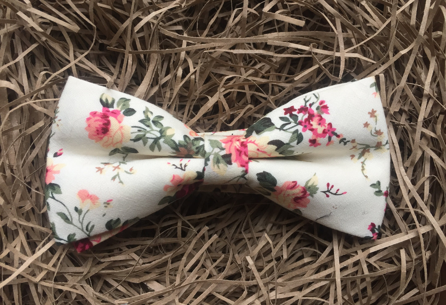 A cotton floral bow tie.  The Bow tie has a blush pink floral pattern and is pre-tied. The set is perfect for weddings, groomsmen ties and men's gifts. We gift wrap all of our products which are handmade at Daisy and Oak Studio.