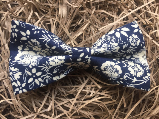 The Windflower: Blue Floral Pre-Tied Bow Tie, Floral Bow Tie, Wedding Tie, Groomsmen, Floral Ties, Wedding Attire, Ties for Men